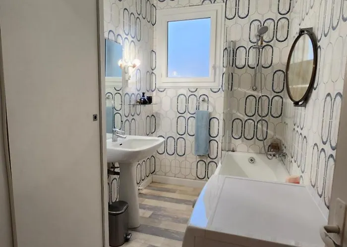 شقة Bel En Centre-ville De Lisieux, 2 Chambres, Wifi ليزيو