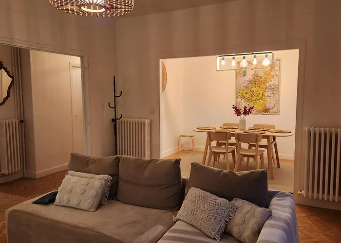 شقة Bel En Centre-ville De Lisieux, 2 Chambres, Wifi ليزيو