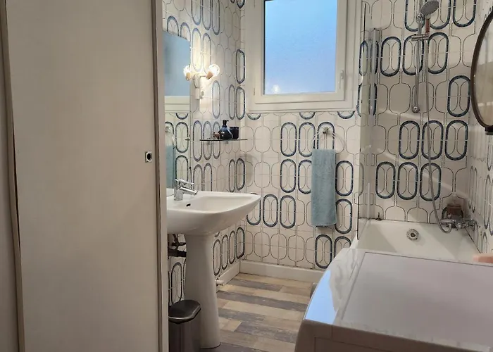 Bel En Centre-ville De Lisieux, 2 Chambres, Wifi * ليزيو